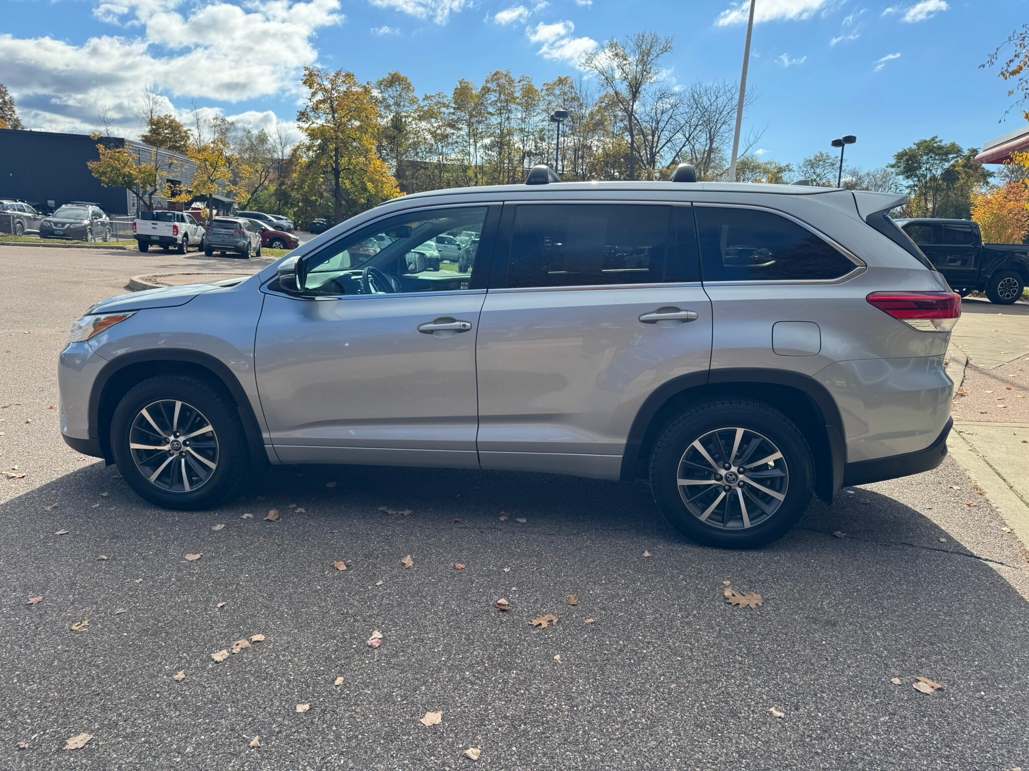 2017 Toyota Highlander XLE photo 3