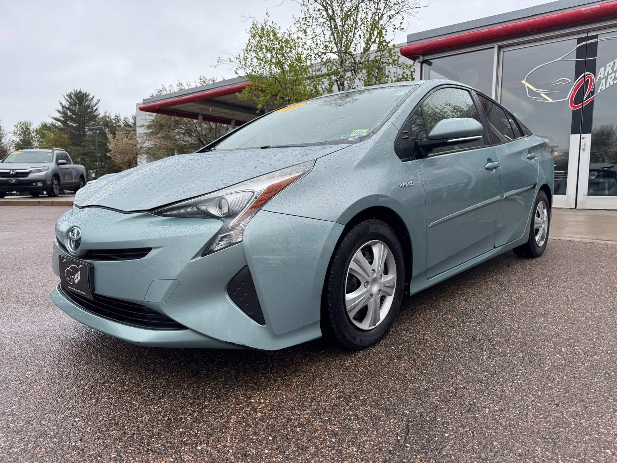2016 Toyota Prius Two's photo