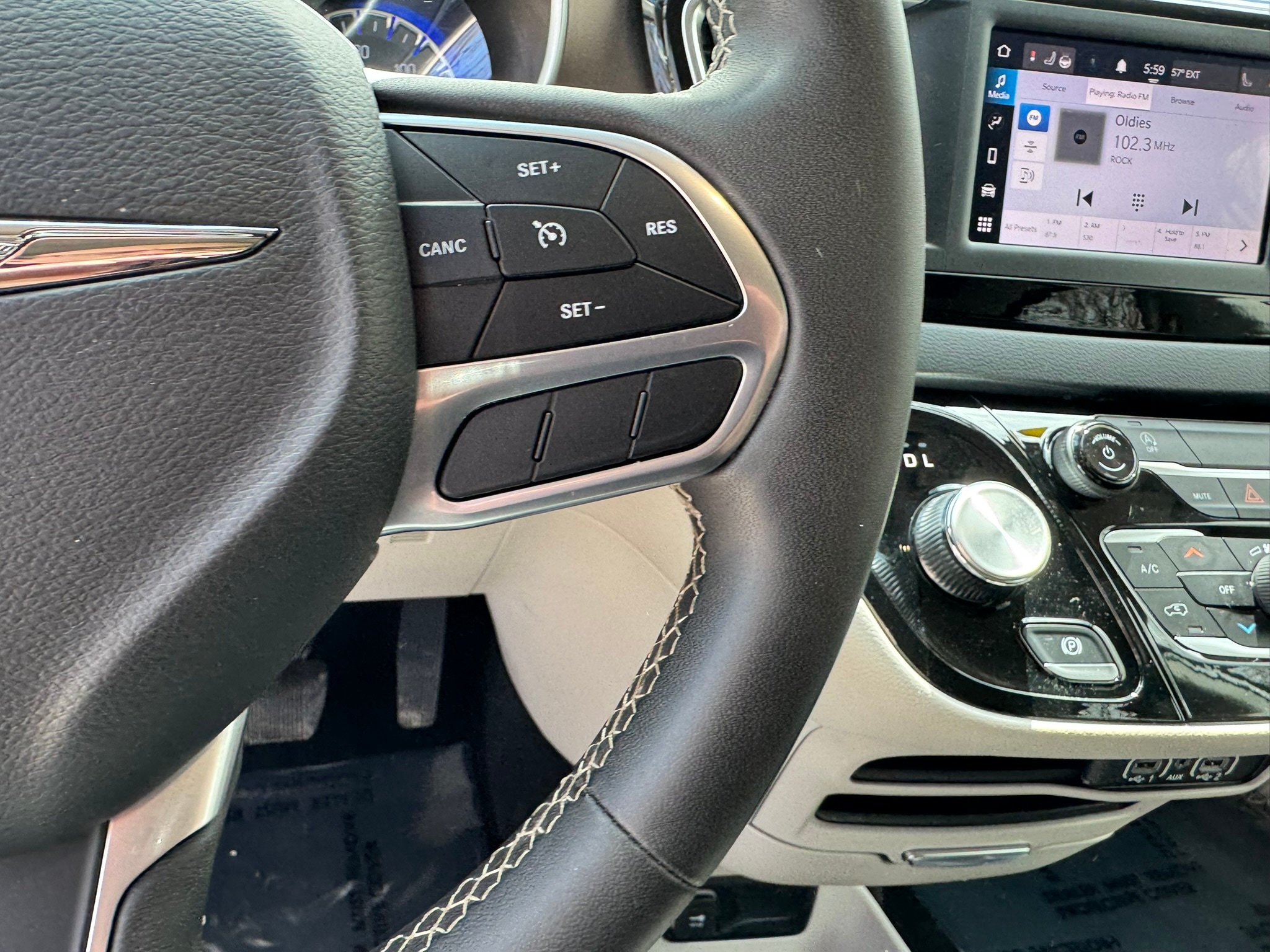 2023 Chrysler Voyager LX - Photo 19