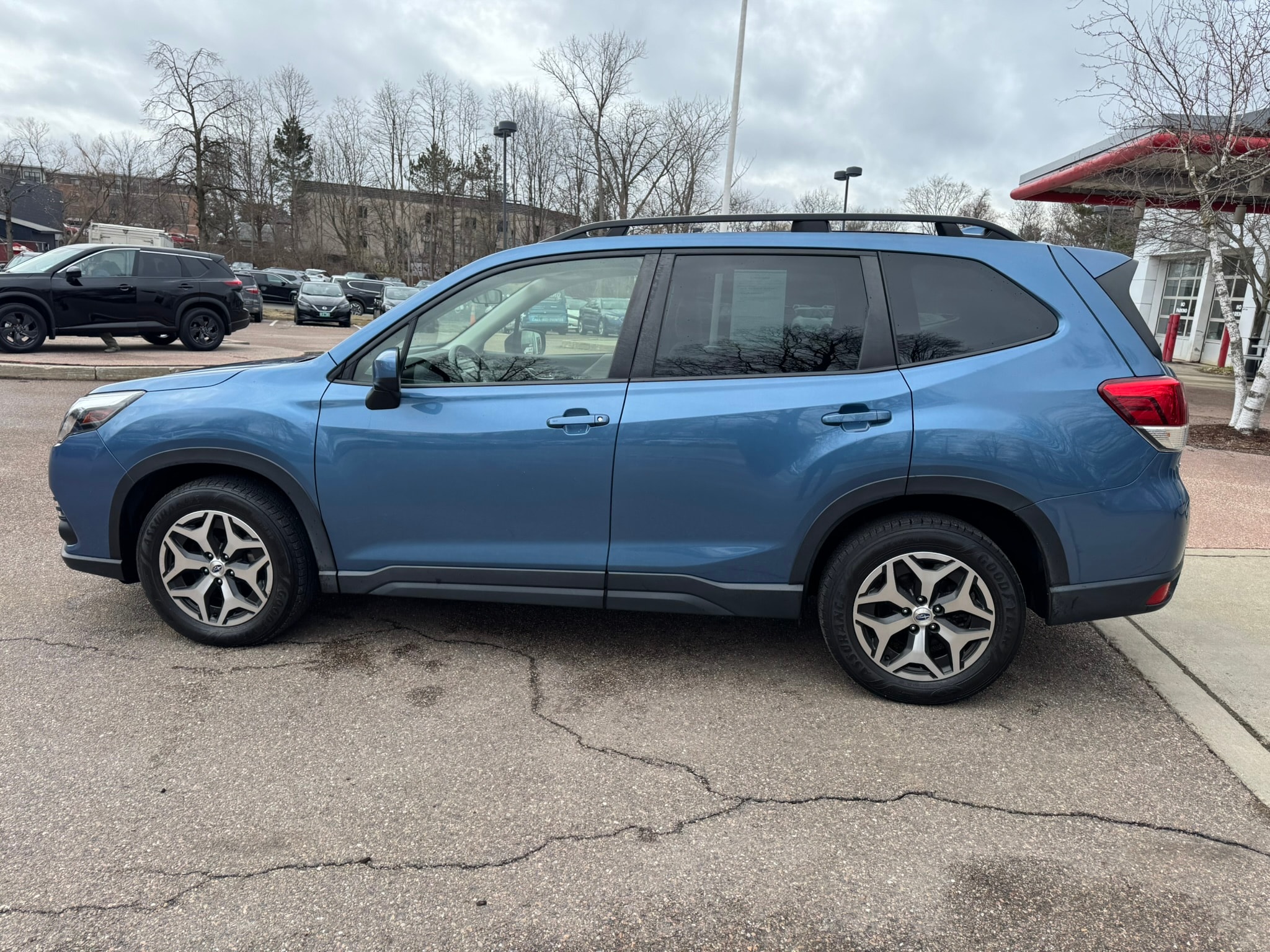 View vehicle photo 4