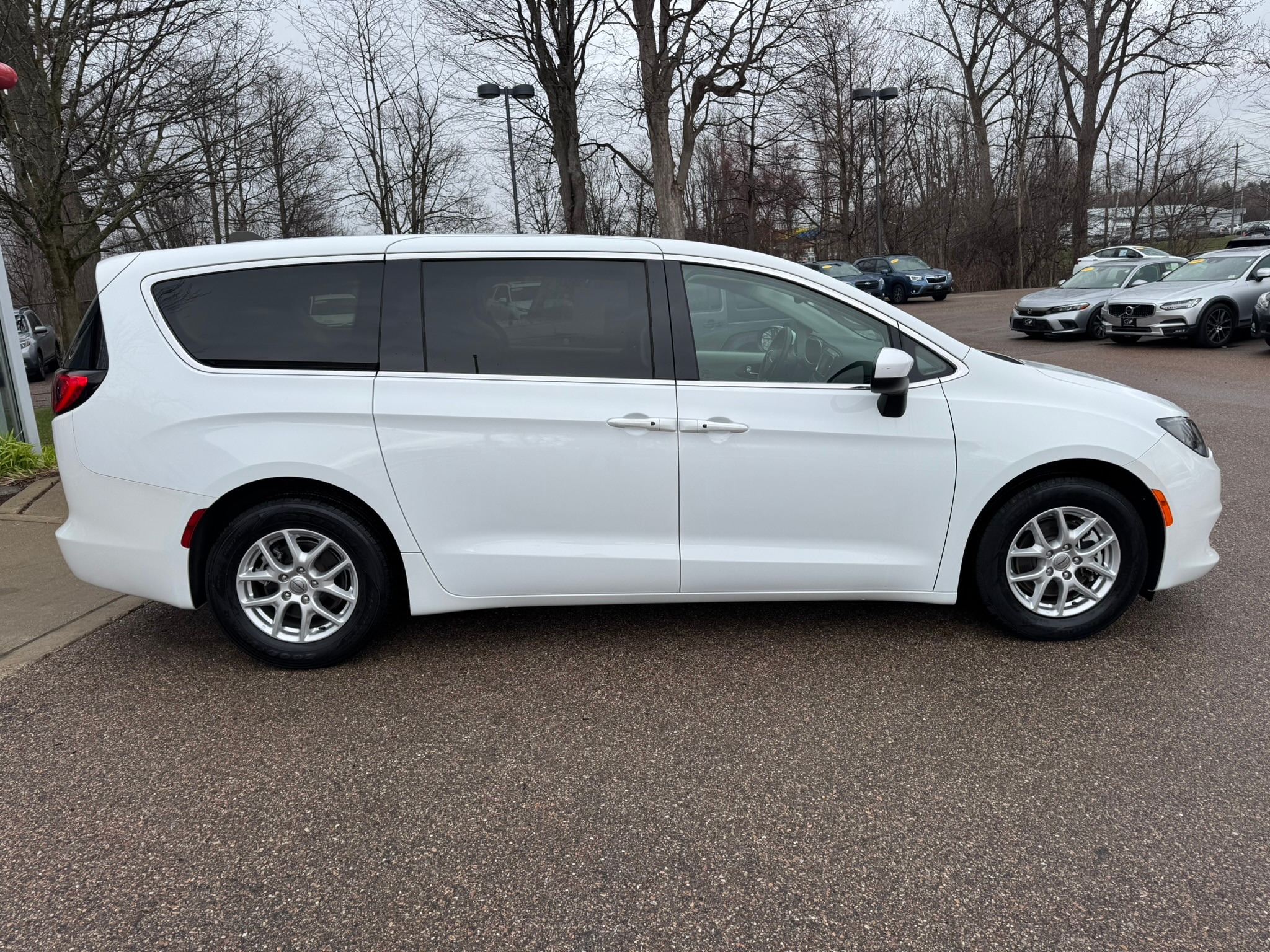 2023 Chrysler Voyager LX - Photo 8
