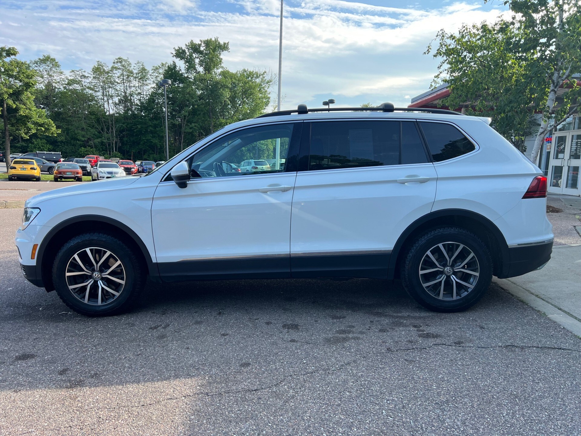 2020 Volkswagen Tiguan SE photo 4