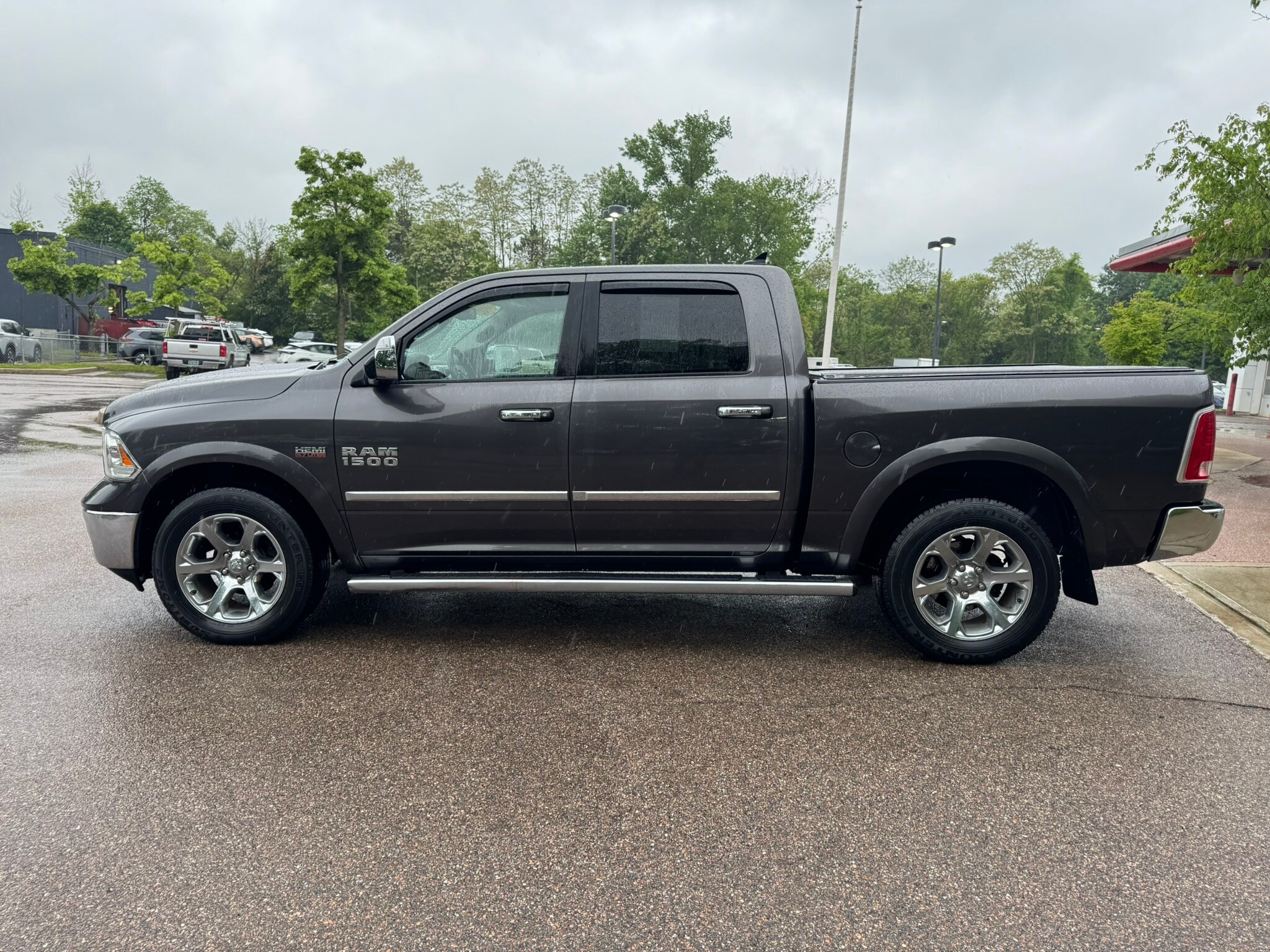 2017 Ram 1500 Laramie photo 4