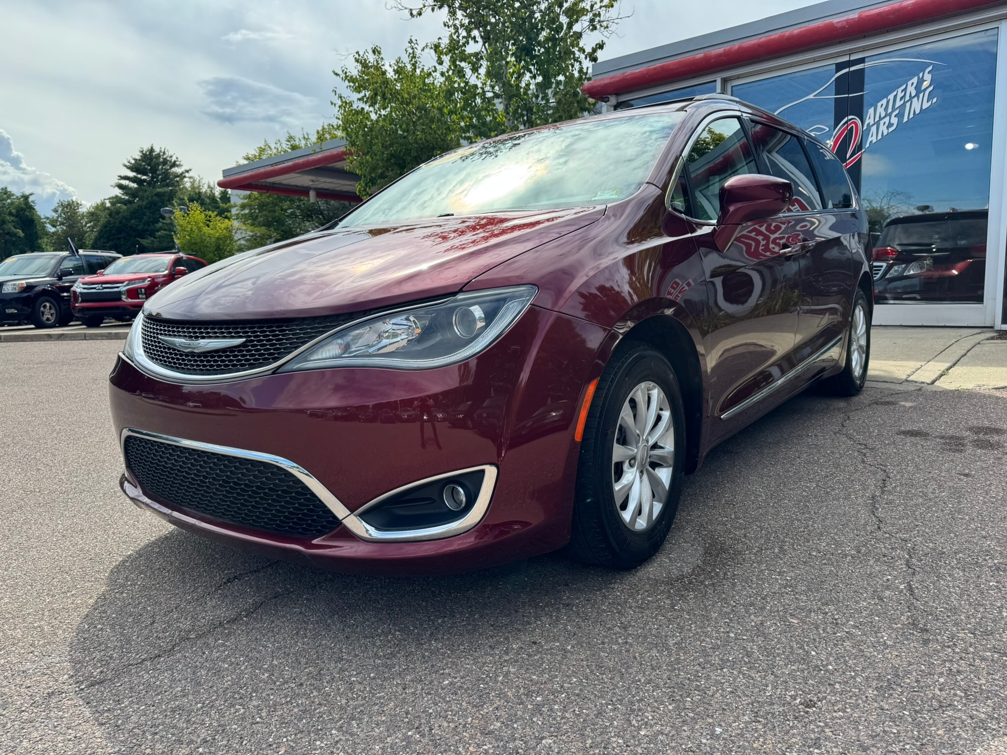 Red 2017 Chrysler Pacifica Minivan Front-Wheel Drive 9-Speed Automatic