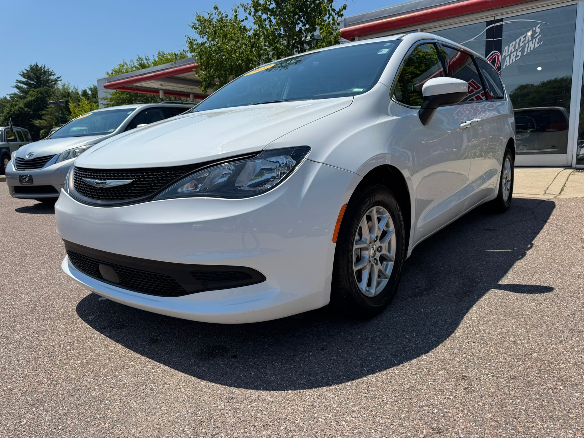 2022 Chrysler Voyager LX's photo