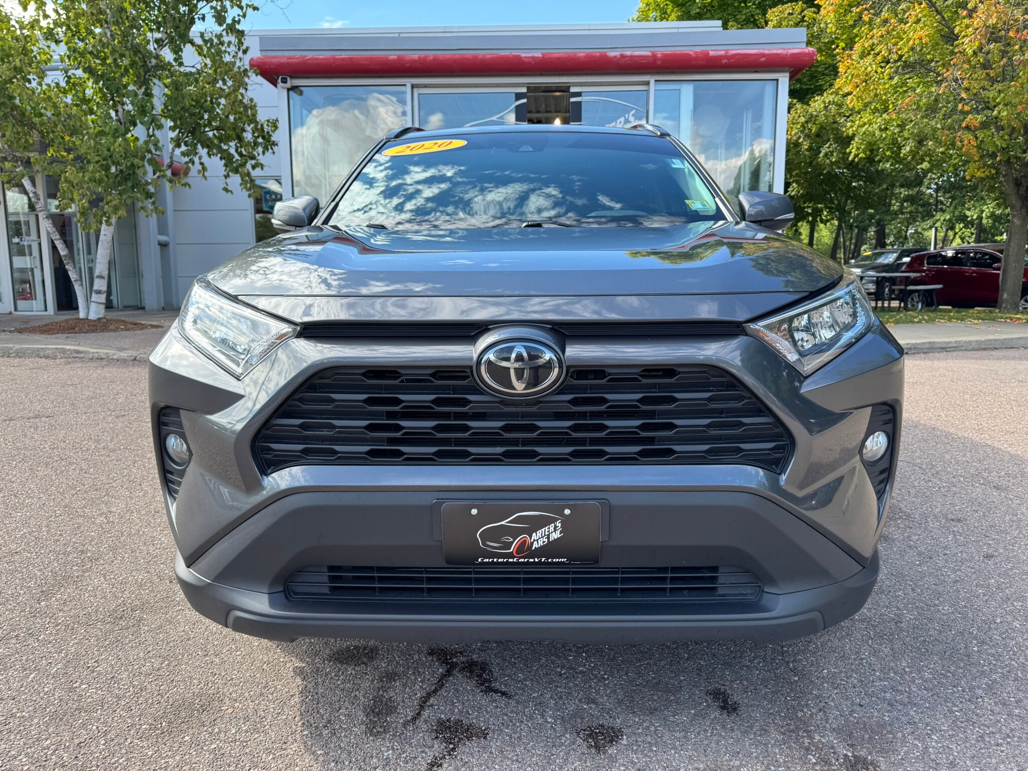 2020 Toyota RAV4 XLE photo 3