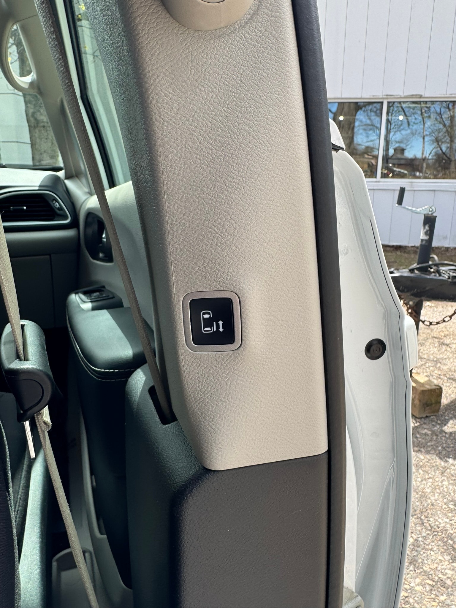 2023 Chrysler Voyager LX - Photo 16