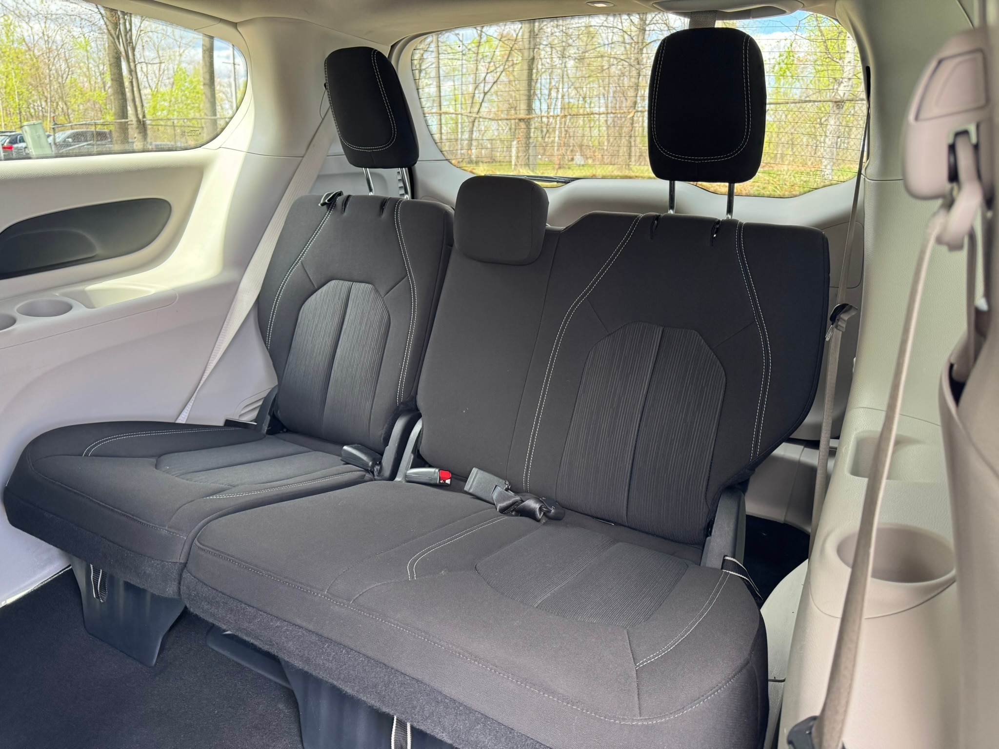 2023 Chrysler Voyager LX - Photo 11