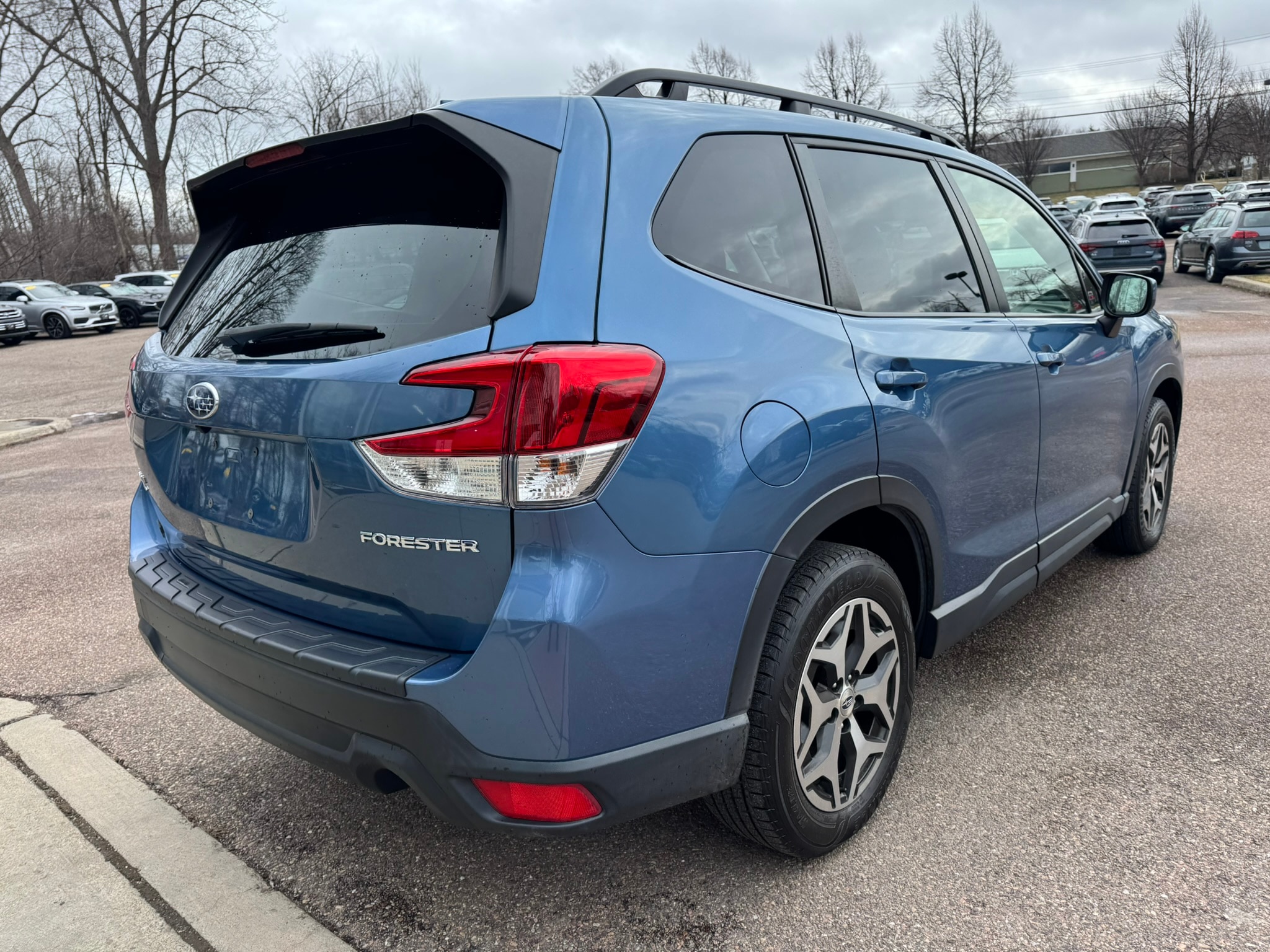 View vehicle photo 7