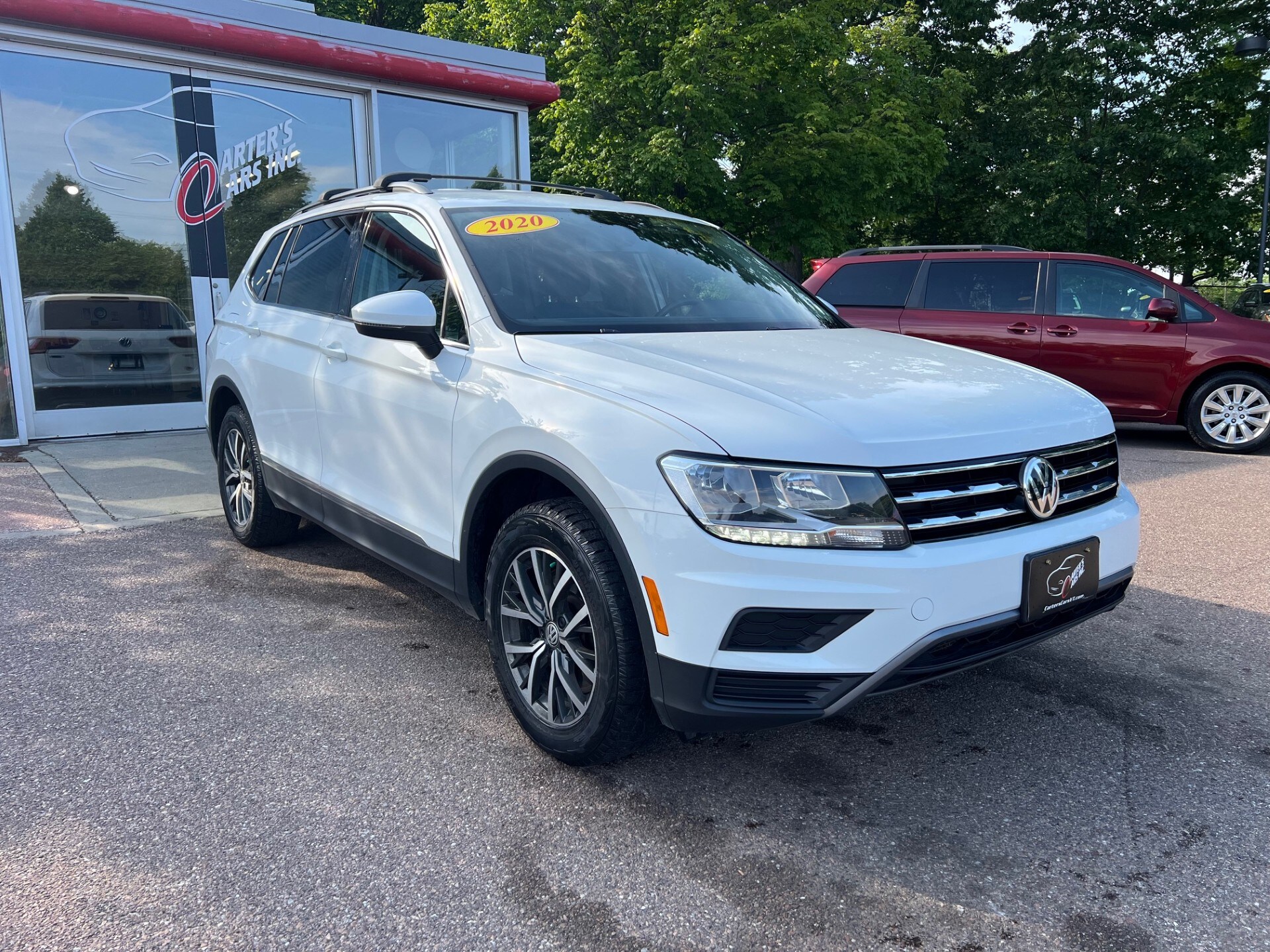 2020 Volkswagen Tiguan SE photo 2