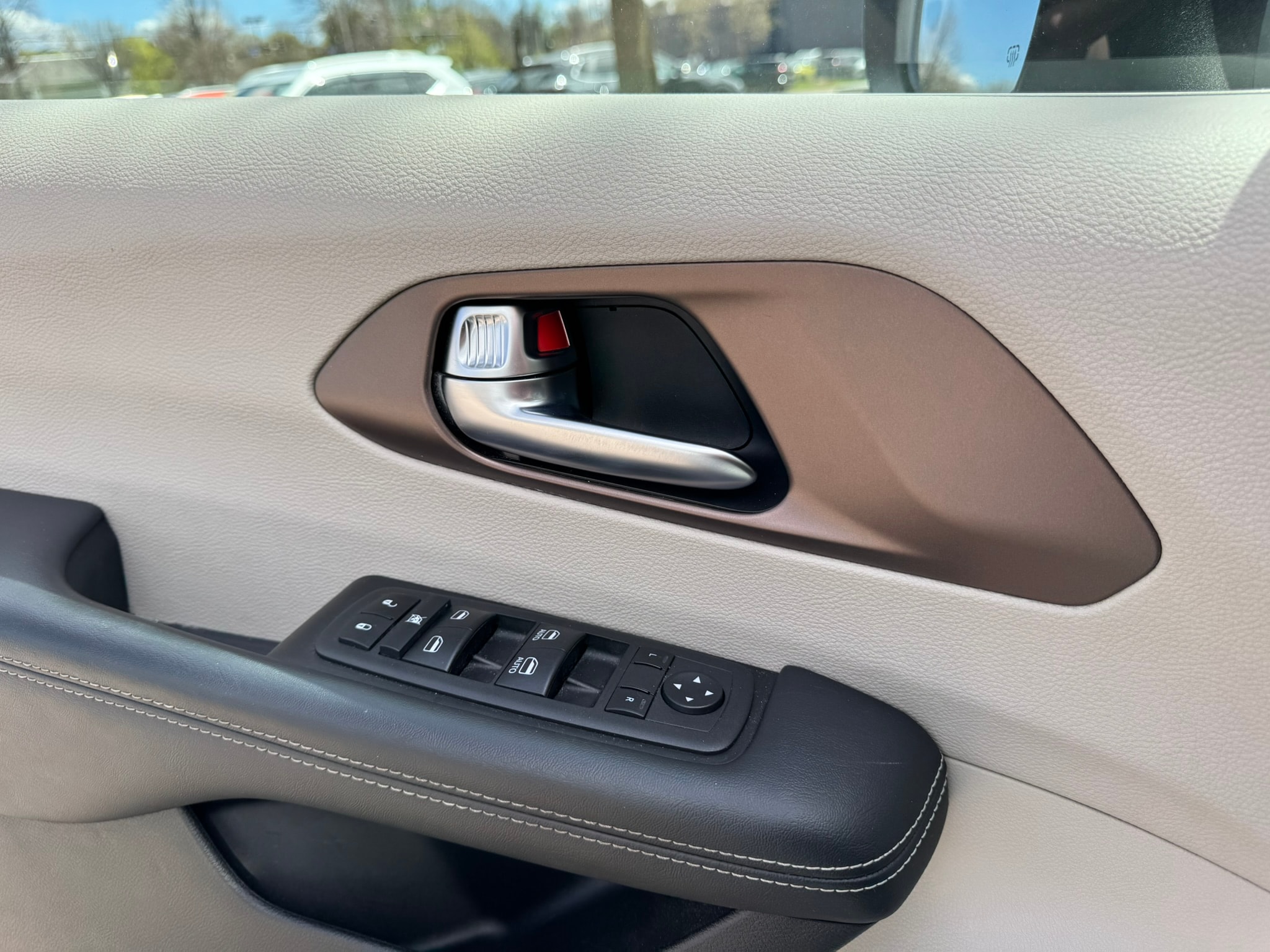 2023 Chrysler Voyager LX - Photo 22