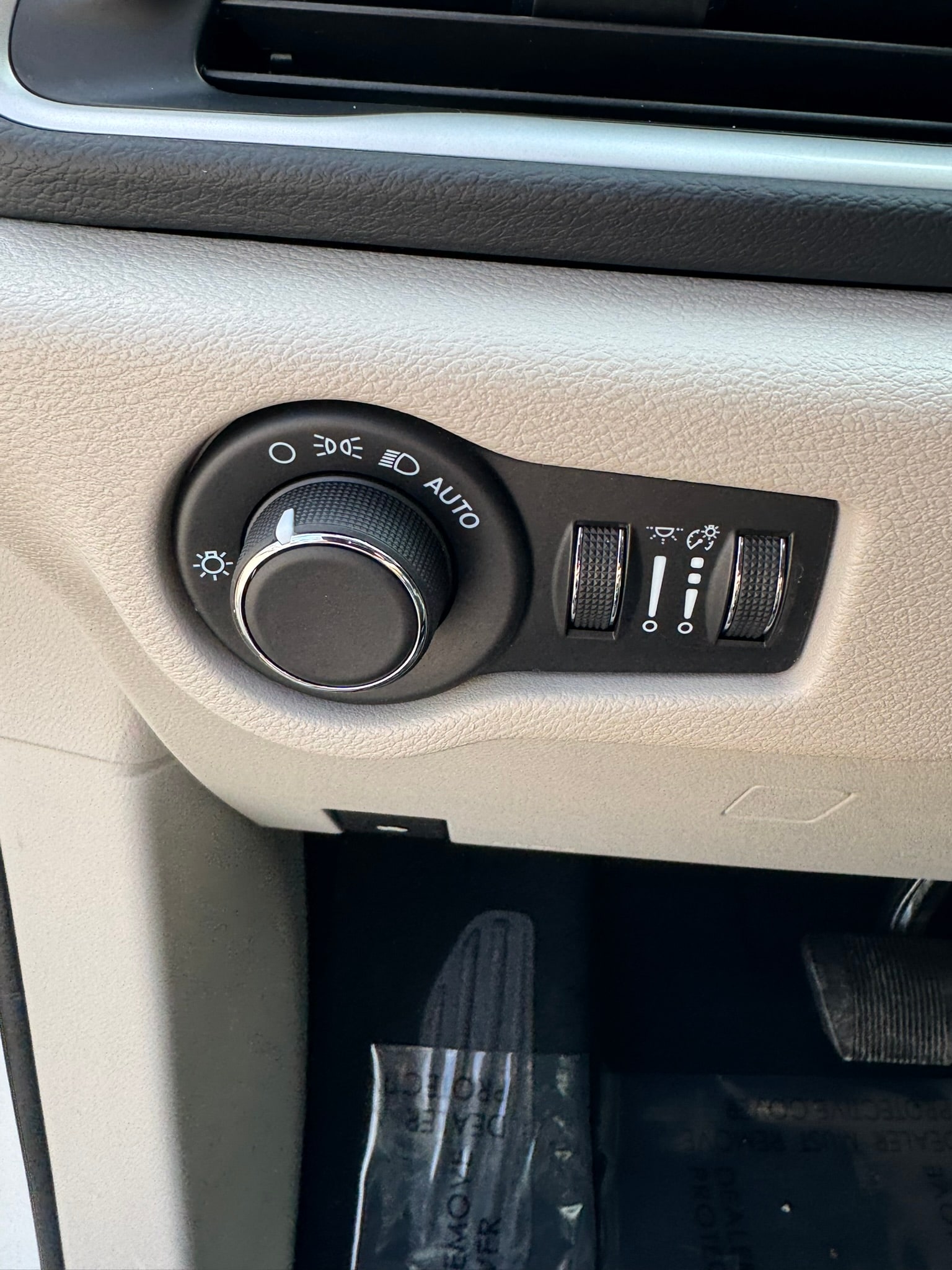 2023 Chrysler Voyager LX - Photo 20