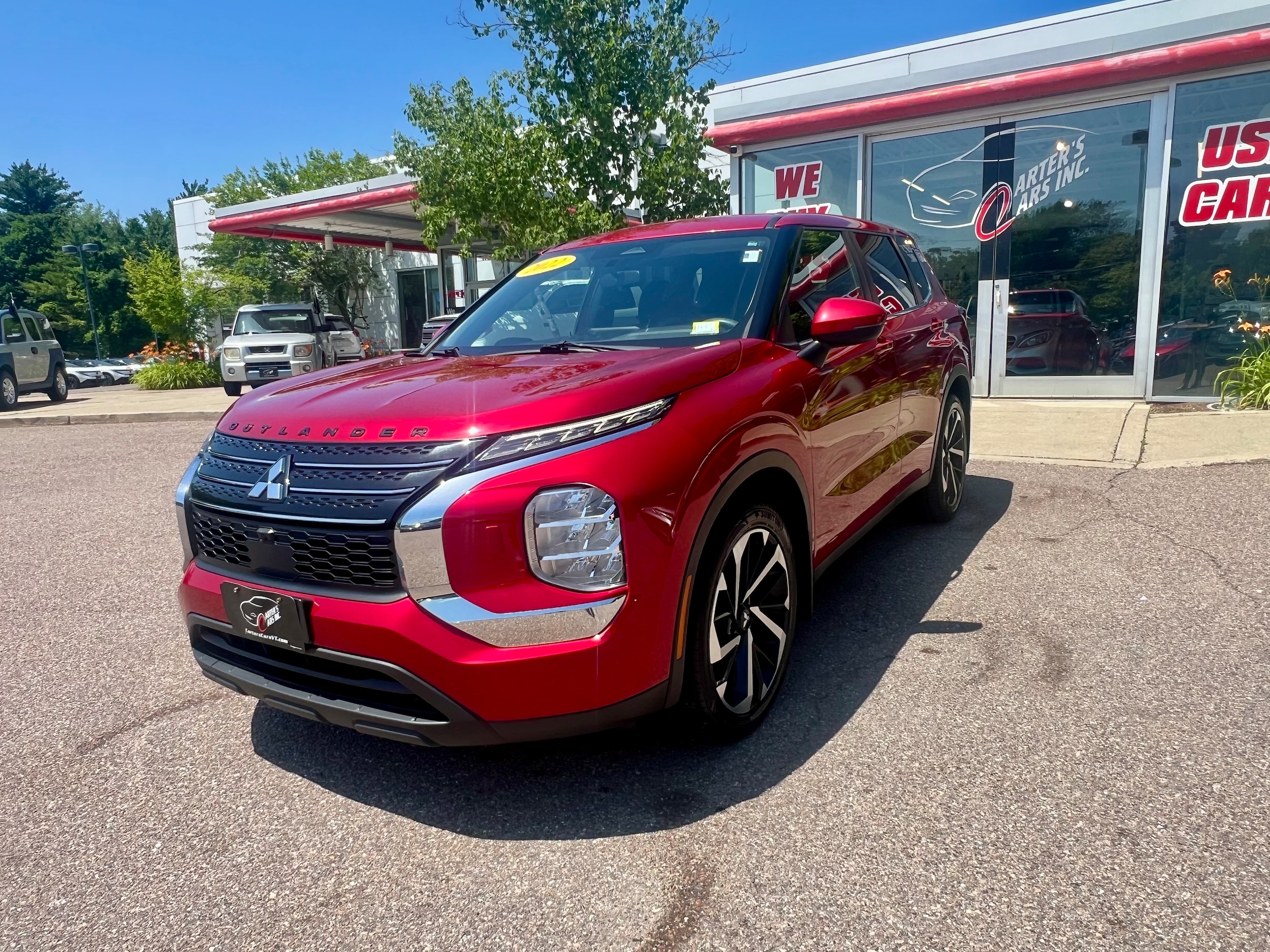 2022 Mitsubishi Outlander ES S-AWC's photo