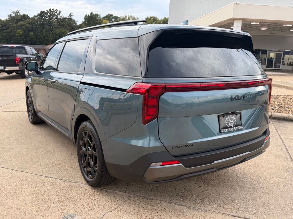 Used 2025 Kia Carnival SX Minivan/Van