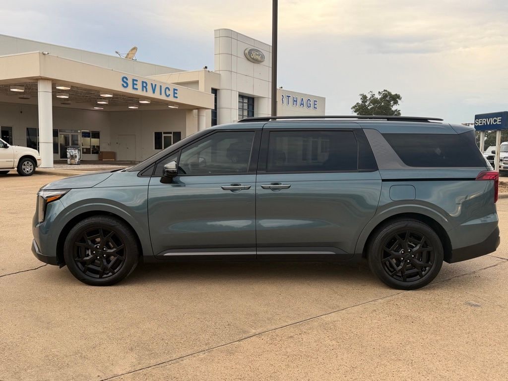 Used 2025 Kia Carnival SX Minivan/Van