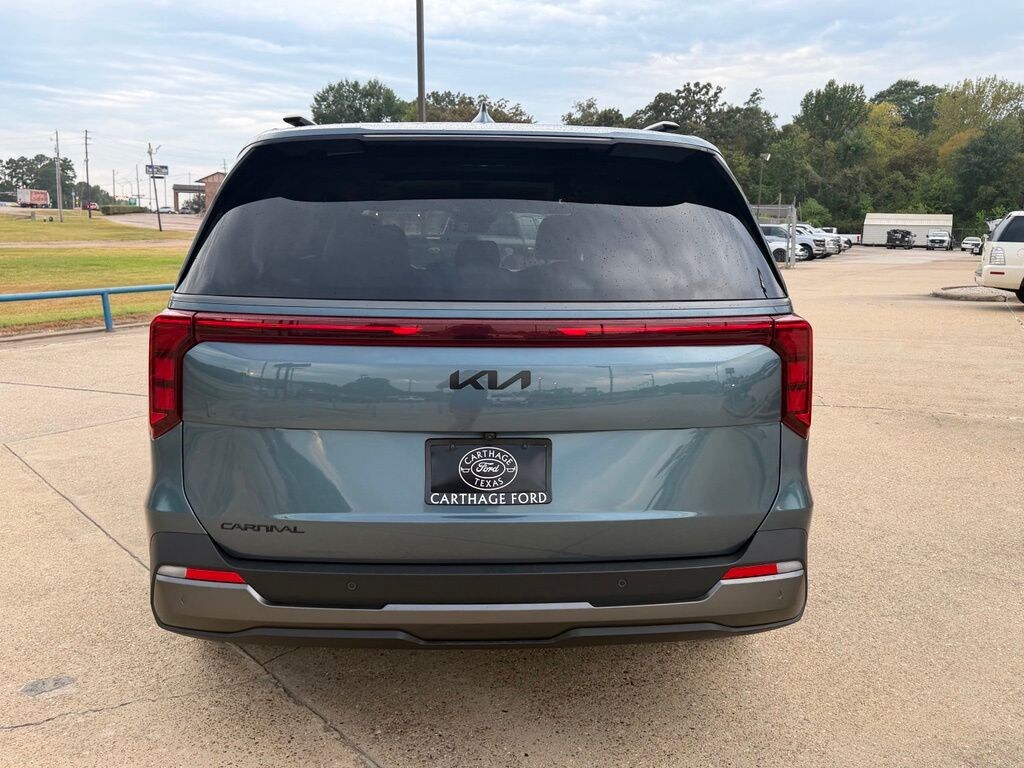 Used 2025 Kia Carnival SX Minivan/Van