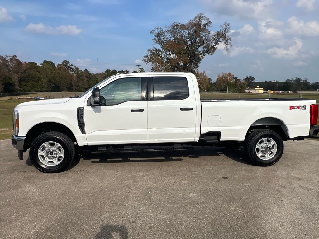 2026 Ford F-250 XLT photo 2