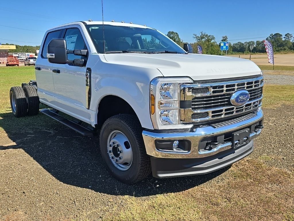 2026 Ford F-350 Super Duty Chassis Cab XL - Photo 7