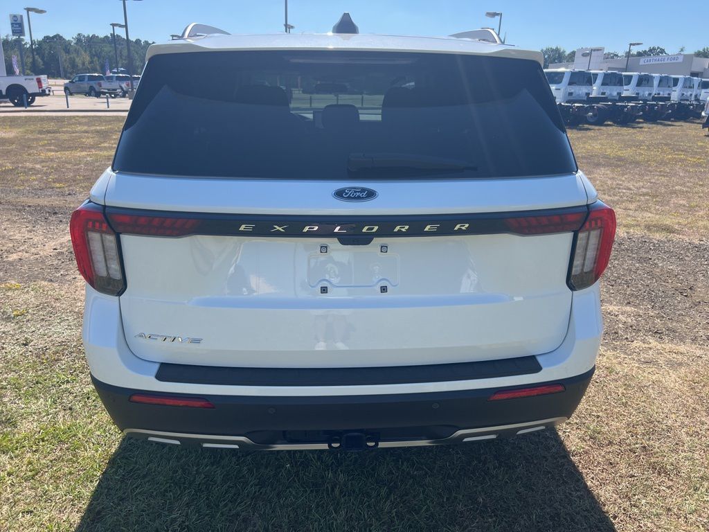 2025 Ford Explorer photo 4