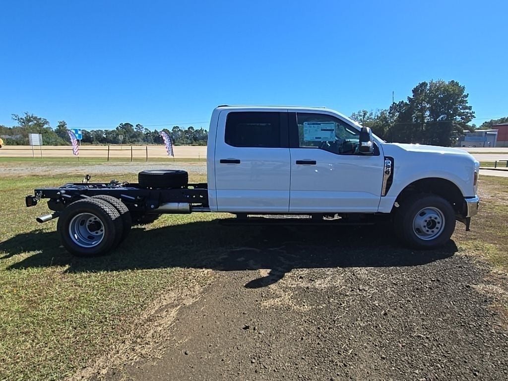 2026 Ford F-350 Super Duty Chassis Cab XL - Photo 6
