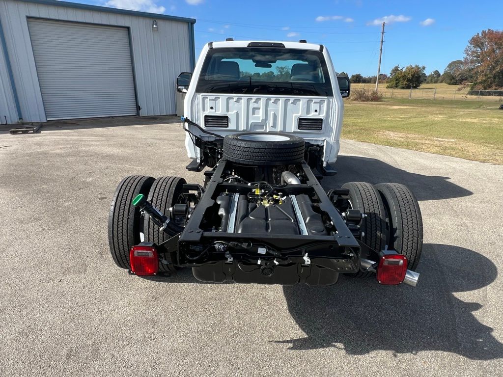 2026 Ford F-550 photo 3