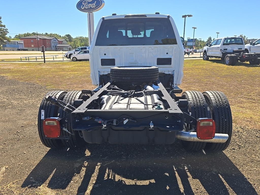 2025 Ford F-450 photo 4