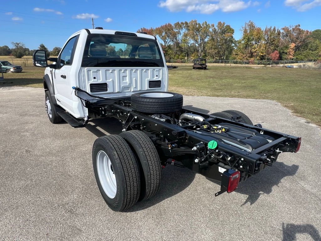 2026 Ford F-550 photo 2