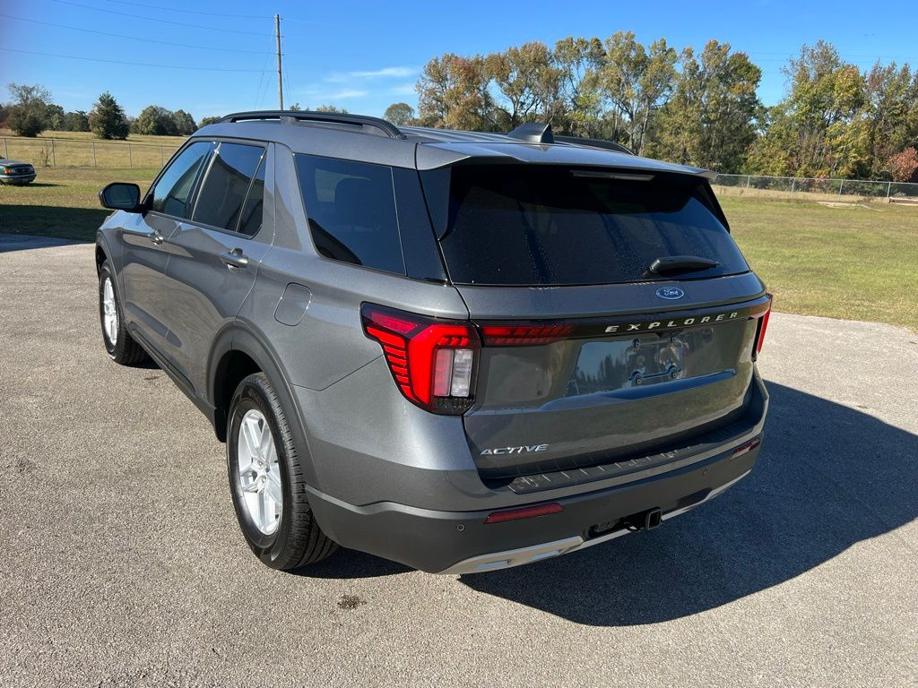 2026 Ford Explorer photo 3