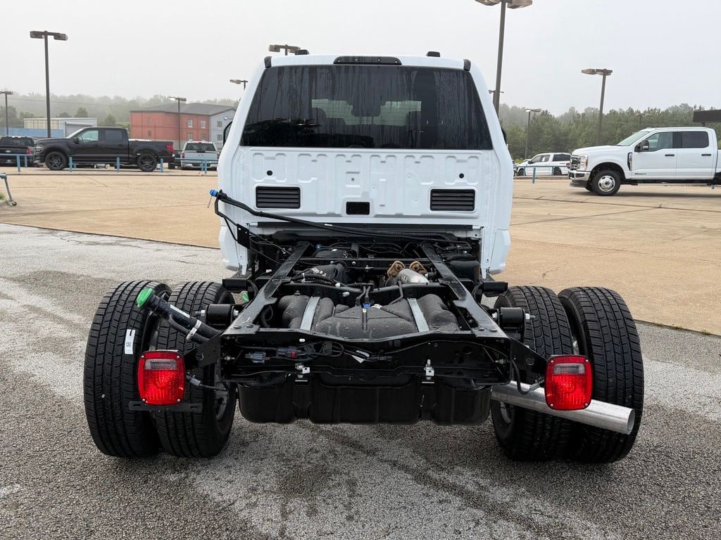New 2026 Ford F-350SD Lariat Chassis