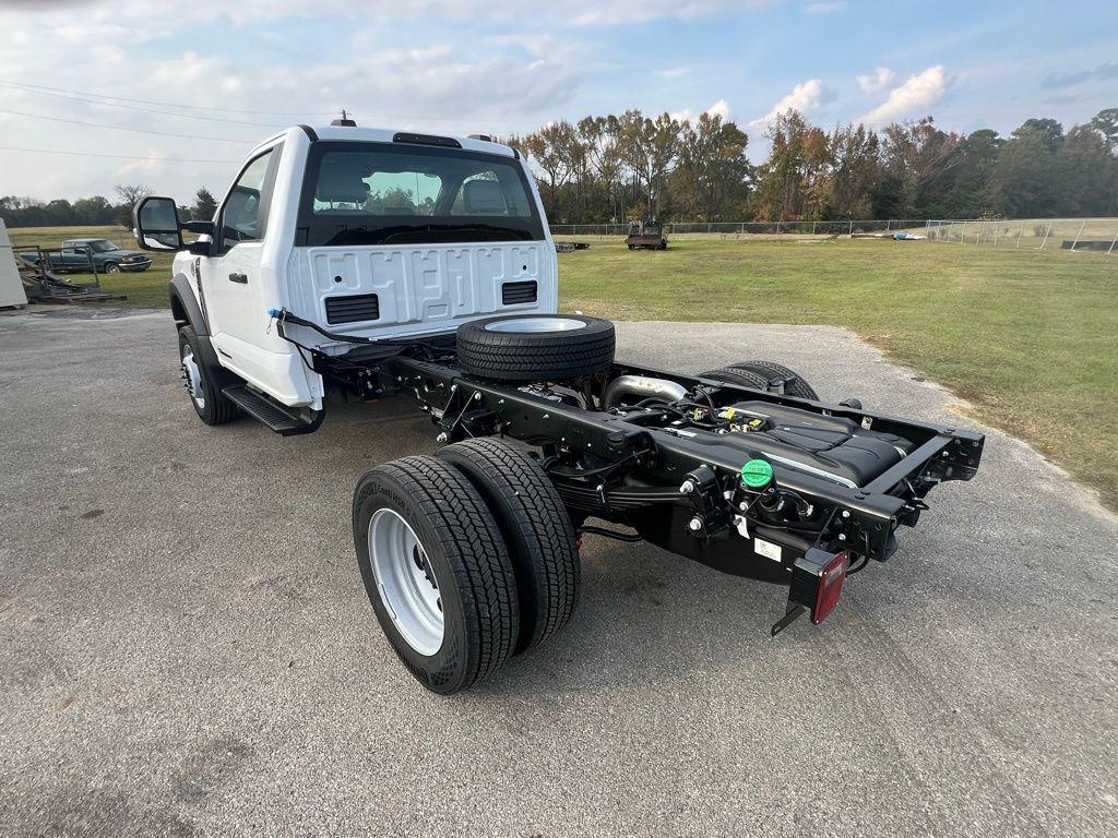 2026 Ford F-550 photo 2