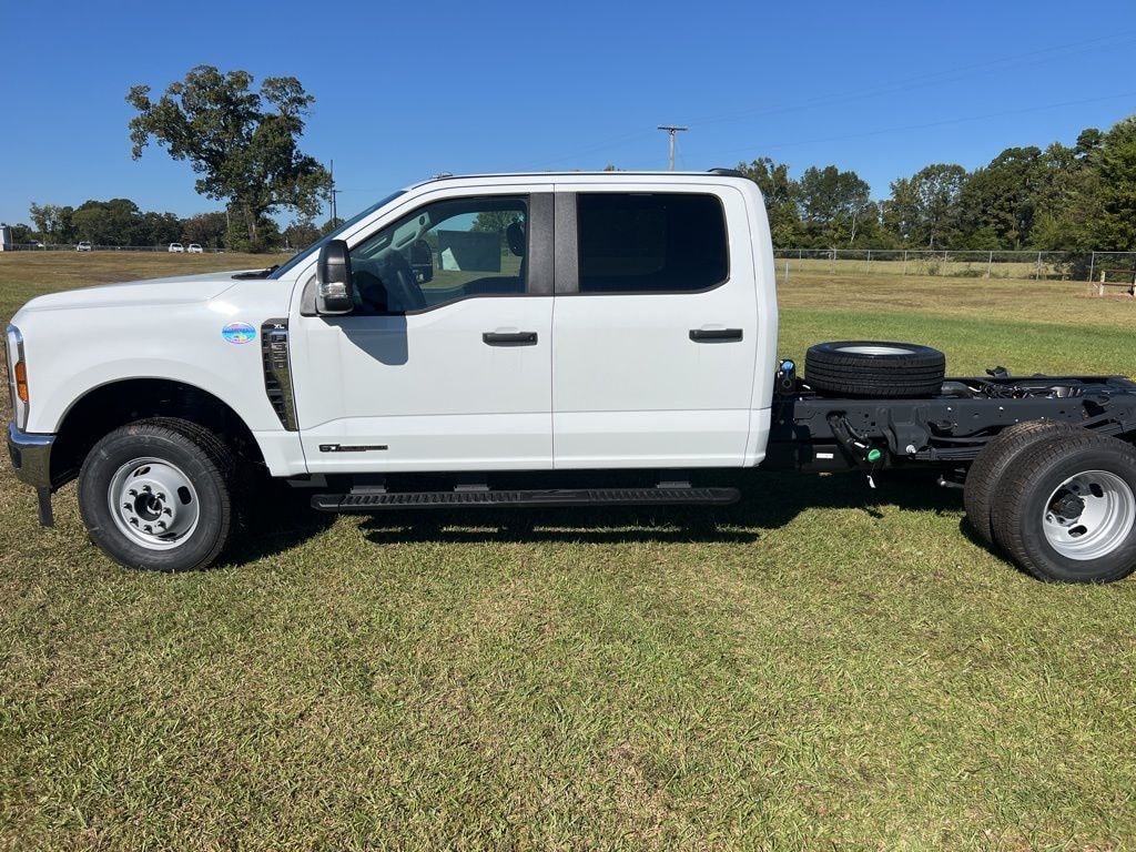 New 2025 Ford F-350SD XL Chassis