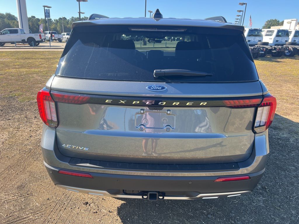 2025 Ford Explorer photo 2