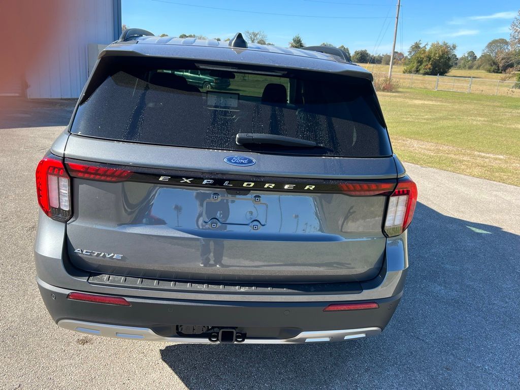 2026 Ford Explorer photo 4