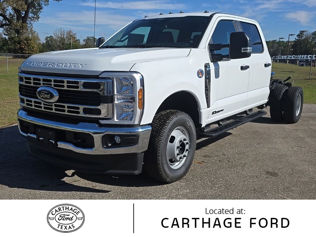 2025 Ford F-350 Super Duty Chassis Cab XL's photo