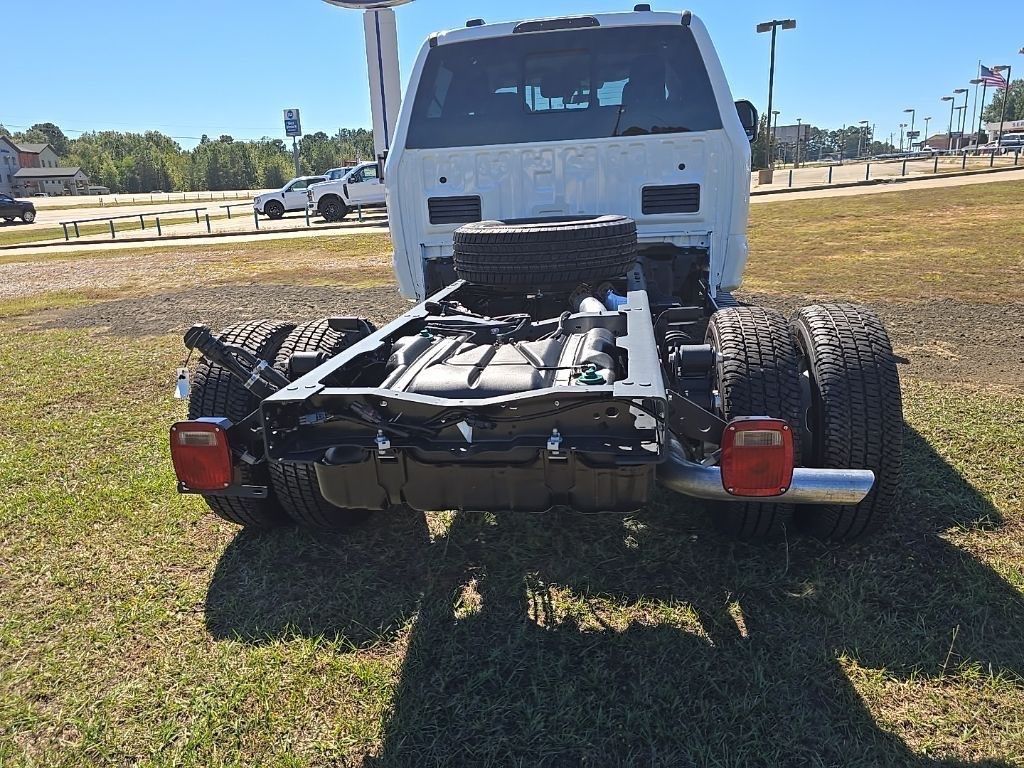 2026 Ford F-350 Super Duty Chassis Cab XL - Photo 4