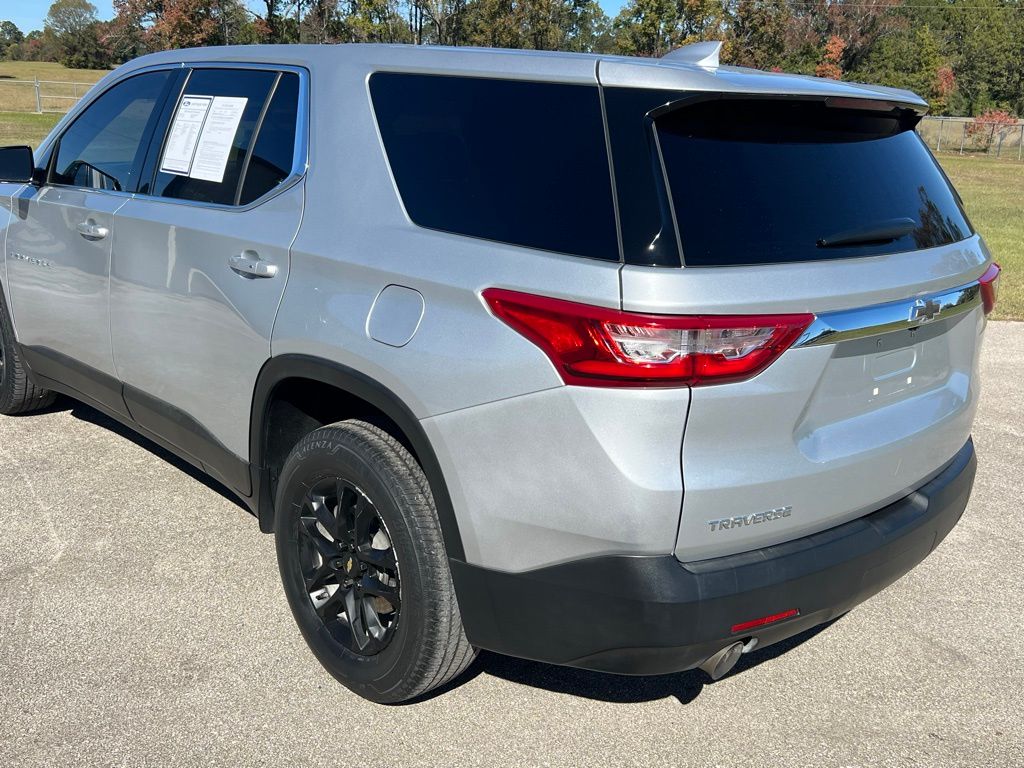 2020 Chevrolet Traverse LS photo 2