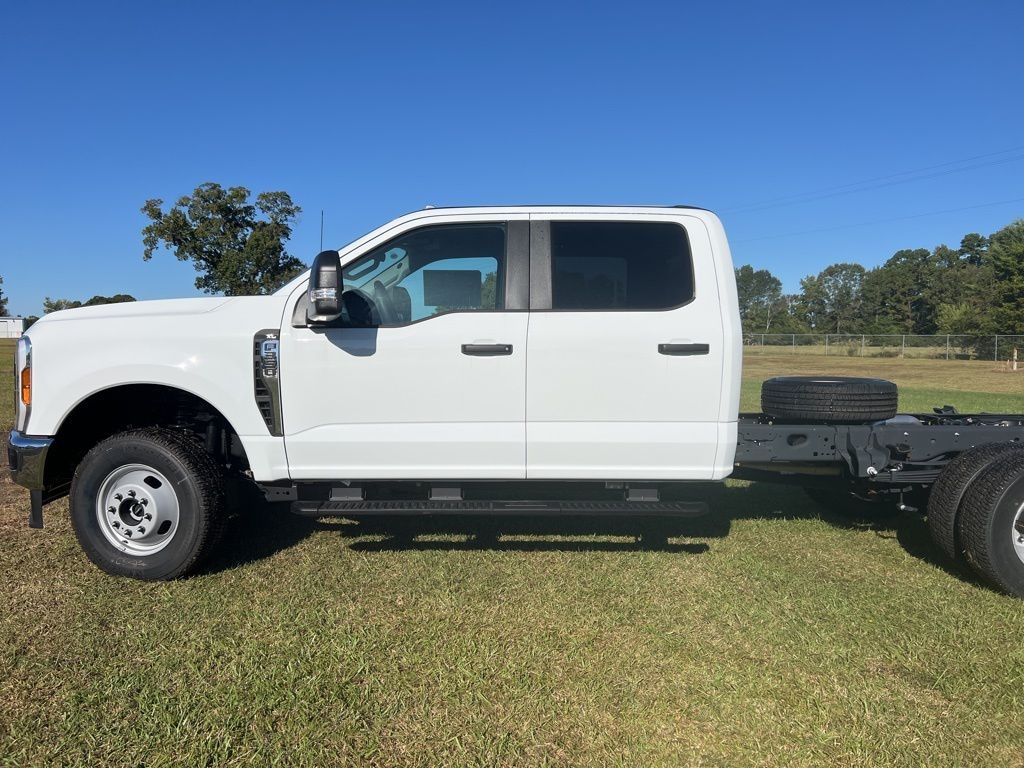 New 2025 Ford F-350SD XL Chassis