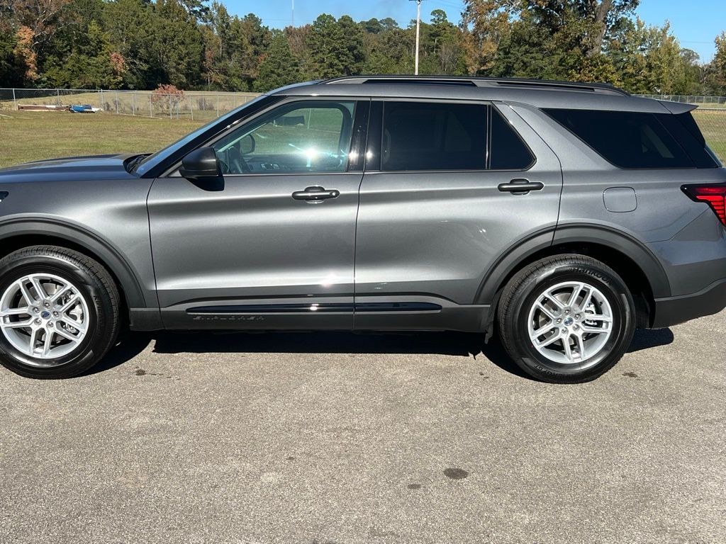 2026 Ford Explorer photo 2