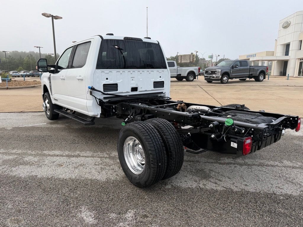 New 2026 Ford F-350SD Lariat Chassis