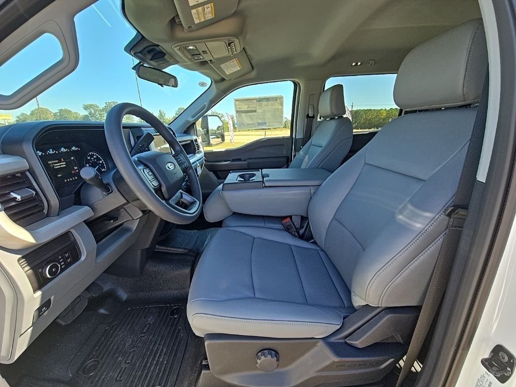 2026 Ford F-350 Super Duty Chassis Cab XL - Photo 10