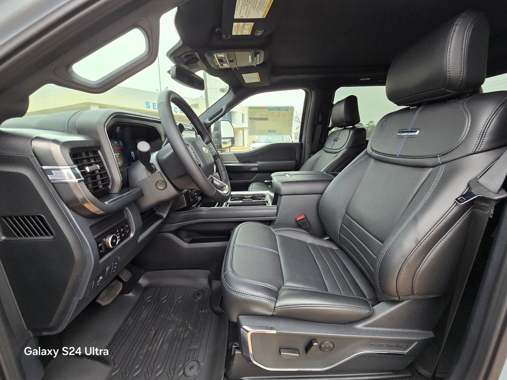 2026 Ford F-250 Super Duty Platinum - Photo 15