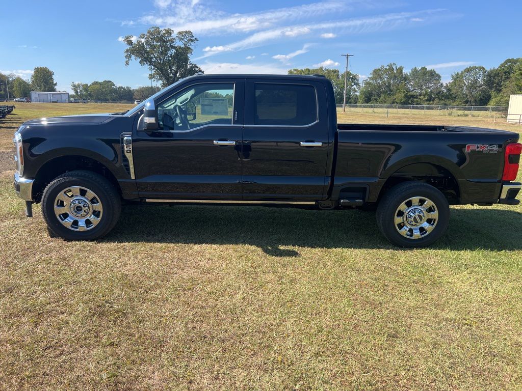 2026 Ford F-250 Lariat photo 2