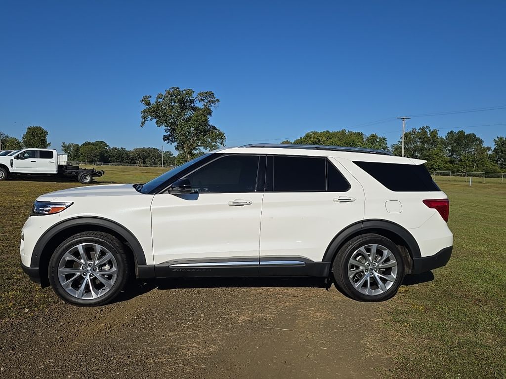 2022 Ford Explorer Platinum photo 2
