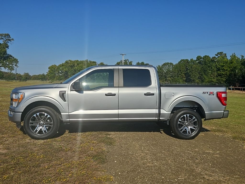 2022 Ford F-150 XL photo 2