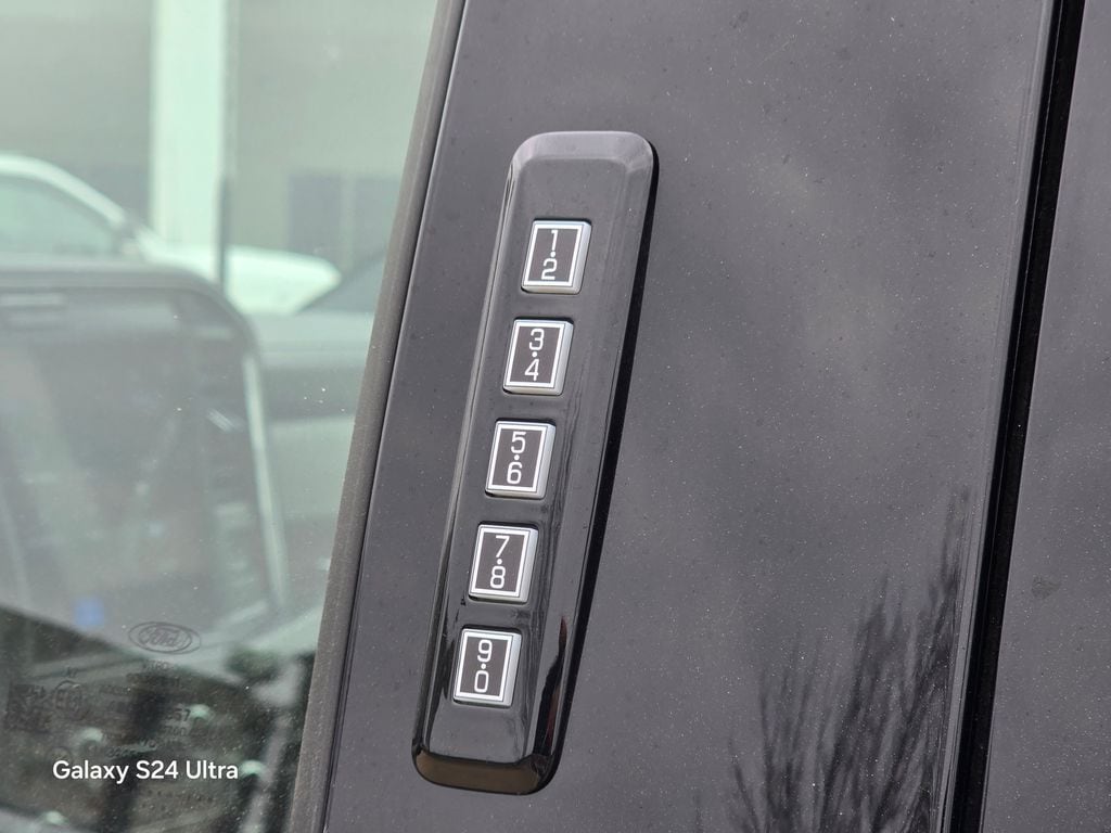 2026 Ford F-250 Super Duty Platinum - Photo 12