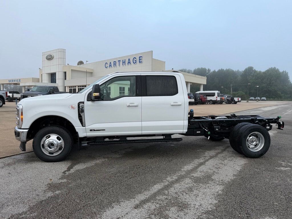 New 2026 Ford F-350SD Lariat Chassis