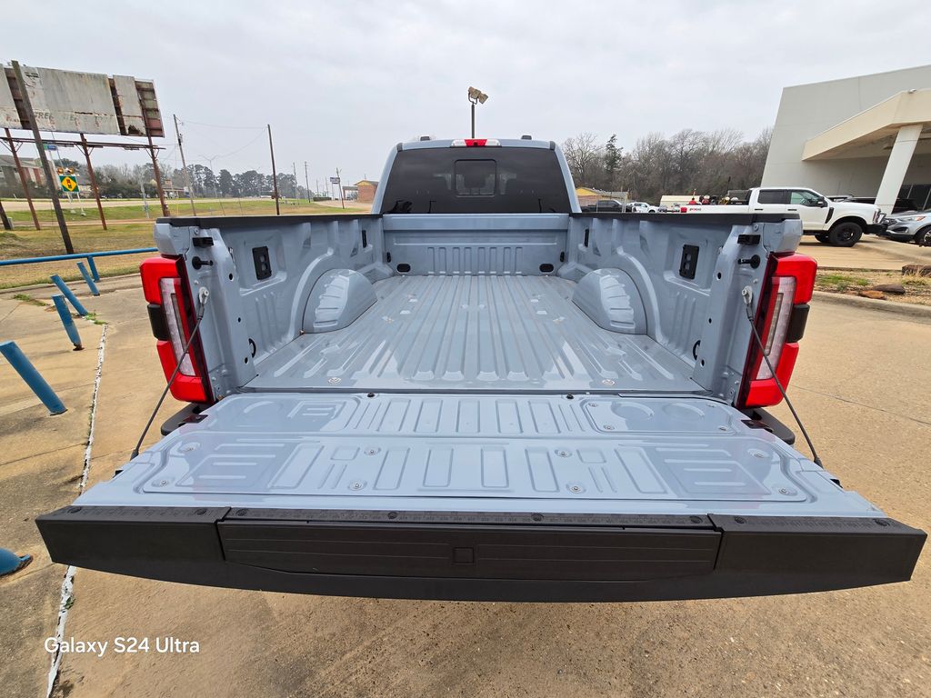 2026 Ford F-250 Super Duty Platinum - Photo 13