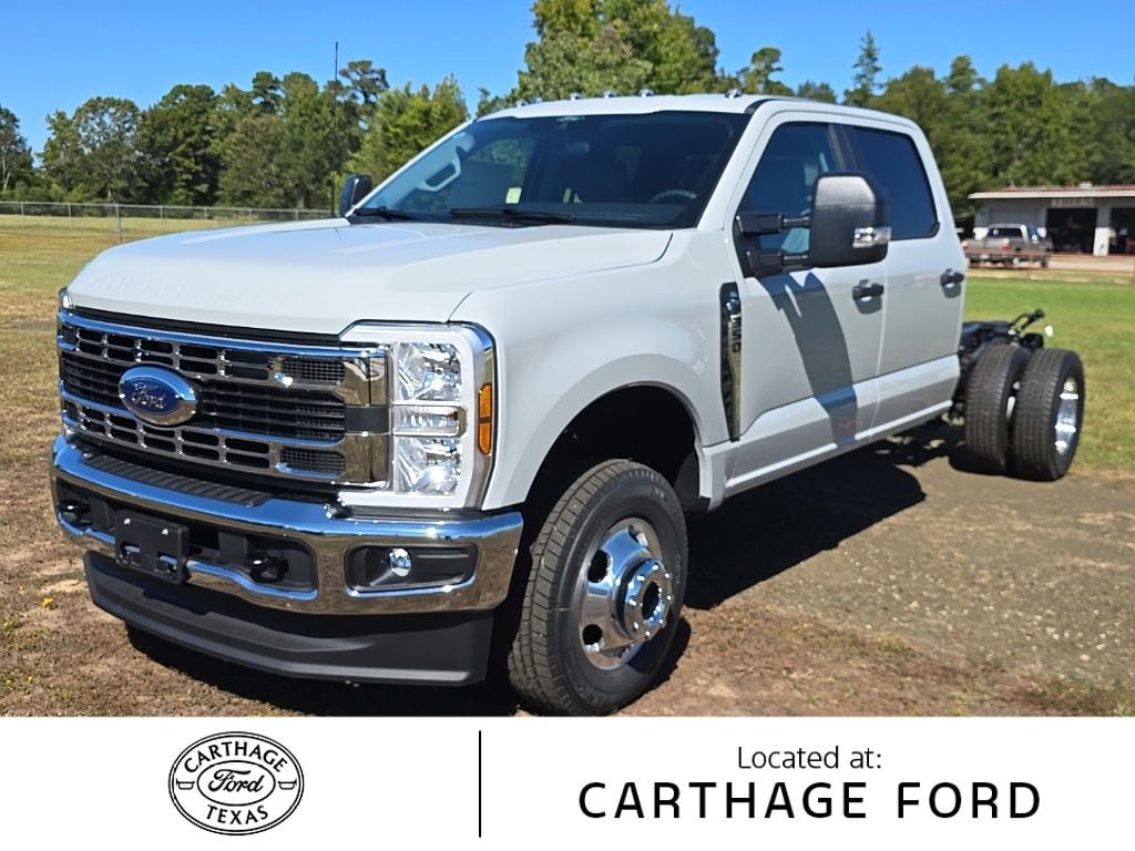 2026 Ford F-350 Super Duty Chassis Cab XL's photo