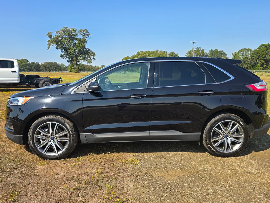 2024 Ford Edge Titanium photo 2