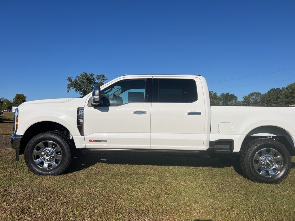 2026 Ford F-250 Lariat photo 2